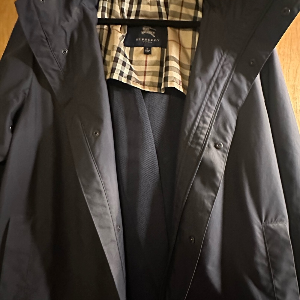 Burberry Black Weather-Resistant Jacket with Plaid Lining / Hood